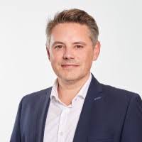 700+ "Robin )" profiles