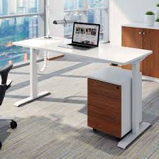 Der Perfekte Schreibtisch Fur Jedes Arbeitszimmer Da Er Hohenverstellbar Ist Bietet Sich Ein Absolut Hohenverstellbarer Schreibtisch Schreibtisch Tischplatten