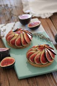 Tartelettes Pecorino Chevre Figues Et Sirop De Miel De Chataigner Au Citron Figues Mini Tarte Gastronomie Peruvienne