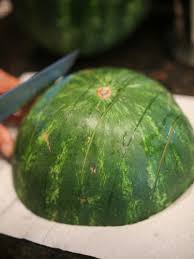 Cara cleverest untuk memotong tembikai menjadi potongan berukuran bite. Cara Mudah Potong Buah Tembikai Agar Nampak Elok Tak Terlalu Berair