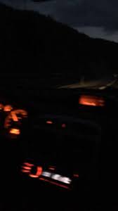 Nachtlichtstrassengeschwindigkeitsauto Tapetenhintergrund Nachtlichtstrassengeschwindigkeitsautotapetenh In 2020 Driving Photography Night Aesthetic Instagram Story