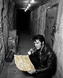 Experts' HUGE Announcement About Elvis Presley's Tomb In Graceland Just  Shocks Everyone It began like any other morning at Graceland, quiet,  respectful, ordinary. But then, a single press release shattered the  stillness.