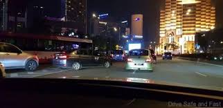 Dewan bandaraya kuala lumpur (dbkl) memperkenalkan talian aduan melalui aplikasi whatsapp dikenali sebagai aduan potholes dbkl bagi kemudahan orang ramai membuat aduan atau menyalurkan maklumat berkaitan kerosakan jalan raya di ibu kota. Traffic In Kl Getting Worse Because Of Double Parking