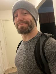 I'm absolutely sure that nothing says “I'm single af” more than going to  the gym