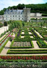 Les Dolmens Et Les Menhirs Chateau De Villandry Chateau France Beaux Jardins