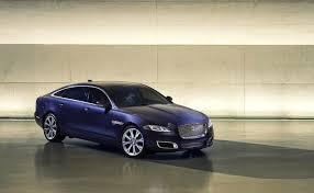 Powered by a 5.0 liter v8 that offers 385hp tethered to a responsive 6 speed automatic transmission for the ultimate in passing authority. 2016 Jaguar Xj Revealed With More Tech Autobiography Range Topper
