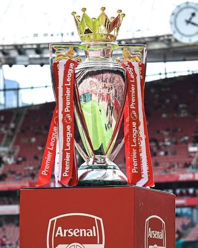 The Premier League trophy on display at the Emirates 😍🏆 🔴 @Arsenal