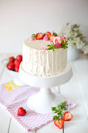 Essbare Bluten Foodstyling Heike Krohz Erdbeertorte Kuchen Fur Die Hochzeit Schone Kuchen Tortendeko