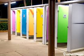 Semakin bagus gambarnya, tentu semakin mahal harganya. Plus Minus Pintu Pvc Untuk Kamar Mandi Lengkap Dengan Harga Terbaru 2020 Rumah123 Com
