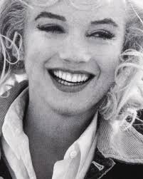 MM at a press conference announcing "Some Like it Hot" at the Beverly Hills  Hotel, LA, 1958. •In the last years of her life, Marilyn left (on some  occasions) the iconic red