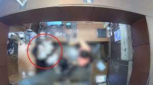 서울 용산구의 한 옷가게에서 직원의 뺨을 때려 폭행 혐의로 경찰에 입건된 주한벨기에대사 부인이 다른 직원도 폭행한 사실이 20일 알려졌다. Oqdqb2dc5ihxnm