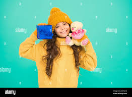Toy Bear And Present Box Surprise For Her Favor On Winter Holidays St Nicolas Day Xmas Shopping Sales New Year Souvenir Thank You Keepsake Box Small Girl Warm Clothes Hold Gift Stock
