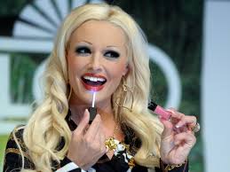 Auf einem foto zeigt sie sich ohne ihr markenzeichen, die langen, wasserstoffblonden haare. Daniela Katzenberger Im Neuen Look Stars Vol At