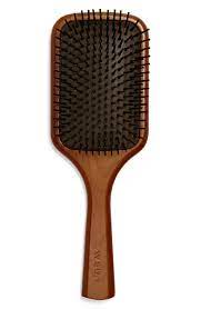 Originally Created For Scalp Treatments And Detangling The Professional Brush Features Extended Bristles That Stimulate And Massage The Sac Makyaj Makyaj Sac