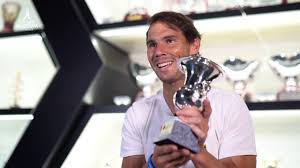 El masters 1000 de roma, con público desde los octavos de final. Nadal Deja El Trofeo Del Masters 1000 De Roma En Manacor Youtube