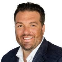 Julia Rikard's Instagram, Twitter & Facebook