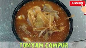 Bila ayam dah mula nak masak, masukkan bawang besar, sayur,, lengkuas, serai, daun limau purut dan biarkan seketika. Tomyam Campur Ala Thai Youtube