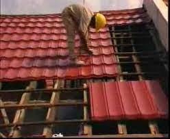 Genteng metal sky roof merupakan genteng metal pasir yang berkualitas yang bisa memberikan perlindungan total untuk kenyamanan bangunan anda. Pemasangan Genteng Metal Visit Www Tatalogam Com Youtube