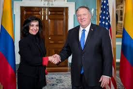 La canciller, claudia blum, arremetió contra el gobierno venezolano diciendo que están tratando de montar una cortina de humo para desviar su responsabilidad en los hechos violentos. Datei Secretary Pompeo Meets With Colombian Foreign Minister Blum 49244222141 Jpg Wikipedia