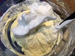 Dì crema al mascarpone e qualsiasi buon lomabardo ti risponderà panettone o pandoro, pronuncia la parola magica crema al mascarpone e da roma in giù ti diranno tiramisù, comunque la metti cadi bene! Crema Al Mascarpone Classica Con Il Companion Moulinex My Cuco Cuisine I Companion Xl Gourmet E Touch Moulinex