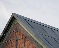Blechdach Mit Optisch Integrierten Standard Pv Modulen Blechdach Blechdach Haus Hausdach