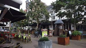 Naast een eventuele openstelling van terrassen, zal er ook gesproken worden over een mogelijke verplichting van mondkapjes in onder andere het openbaar vervoer. Coronamaatregelen Kappers En Terrassen Open Indebuurt Tilburg