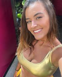 Alice Scheffer's Instagram, Twitter & Facebook