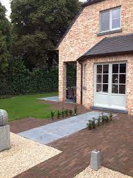 kleiklinkers en blauwe steen tuin tuinarchitectuur tuinontwerp