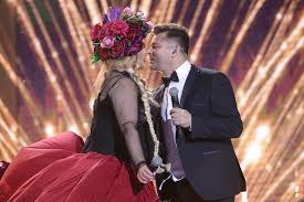 Zenek to fabularna historia jednej z największych gwiazd muzyki disco polo, zenona martyniuka, chłopaka z podlaskiej wsi, który. Zenon Martyniuk Wyznaje Sekrety Swojego Malzenstwa Poczatki Byly Ciezkie Pomponik Pl