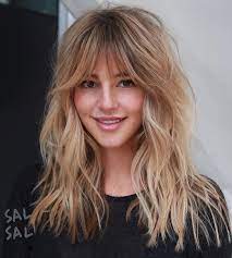 Coiffure Ondulee Cheveux Modernes Coiffures Formelles Rapides Et Faciles Cheveux Coupe De Cheveux Coupe Cheveux Mi Longs Visage Rond Coupe Cheveux Long