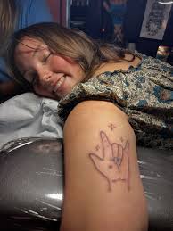 All the pieces i've done for emma/mae mae appreciation post 🤍🌼🐞🐛🐌🐚  who's next??😈 . . . #dragonflytattoo #whimsicaltattoo #cattattoos  #babysbreathtattoo #wildflowertattoo #asltattoo #girlhood #lineworktattoos  #blackandgraytattoos #seattletattoos ...