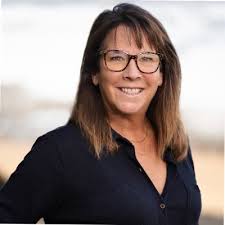 My last kid just graduated college. 3/3 put through higher education. 0  arrests. Begs the question: 𝘈𝘳𝘦 𝘸𝘦 𝘵𝘩𝘦 𝘨𝘳𝘦𝘢𝘵𝘦𝘴𝘵  𝘱𝘢𝘳𝘦𝘯𝘵𝘴 𝘰𝘧 𝘢𝘭𝘭 𝘵𝘪𝘮𝘦? Kidding... of…