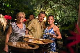 Nyáron hozza majd világra első gyermekét mihalik enikő, aki a közösségi oldalán most megmutatta, milyen szépen. Story Rubint Reka 16 Eve Elvalt Szulei Mar Kez A Kezben Facebook