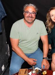Jenže teď to vypadá, jako by k sobě někdejší partneři, herec martin zounar (50) a producentka simona brdičková (39), znovu našli cestu. 9mjgt1gd H04sm