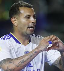Edwin Cardona le da fútbol a Boca con sus asistencias