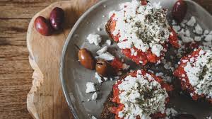 Dakos Rezept Der Klassiker Aus Kreta Rezepte Lebensmittel Essen Griechische Kuche
