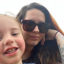 okay question do pickles actually taste good when eaten with hot cheetohs?  i'm considering trying them together but afraid