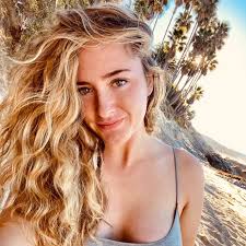 Pretty sure Adam Sandler is also a republican but just quiet about it. Rob  S is not a silent Trump supporter.