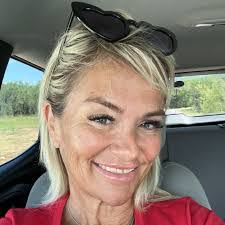 Colette Hess's Instagram, Twitter & Facebook