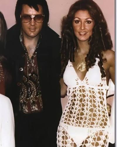 Elvis & Linda Thompson. 1972. #ElvisAronPresley #Tcb #ElvisAaronPresley  #Vintage #50s #60s #70s #Rocknroll #Rockandroll #Memphis #Music #Tennessee  #Nashville #ElvisForever #ElvisVinyl #Elvis33 #Elvis45 #Elvis78 #Elvis  #Elvis1950 #Elvis1960 #Elvis1970 ...