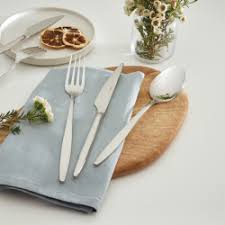 Çeliğin en şık formunu sofralarınıza emsan kalitesinde taşıyan paslanmaz çatal, kaşık, bıçak seti. 12 Kisilik Catal Kasik Bicak Takimi Emsan