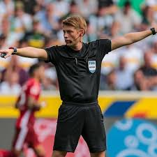 Was war das für ein erschreckend schwacher auftritt vom 1. Werder Bremen Christian Dingert Ist Schiedsrichter Gegen Freiburg News