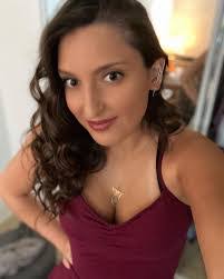 Samantha Leone's Instagram, Twitter & Facebook