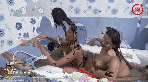 erkek arkadaşı ile banyoda yaramaz seks Porno 7DAK farkıyla izle