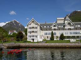 The world's largest gravesite collection. Balestrand Tidligere Kommune Store Norske Leksikon