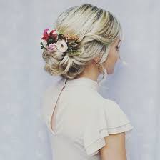 Hrebinek Do Vlasu 47104030 P Jpg 741 741 Pixelu Frisur Hochzeit Hochzeitsfrisuren Haare Hochzeit