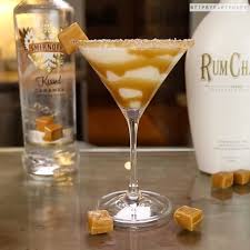 How to make a salted caramel white russian: Salted Caramel Martini 2 Oz 60ml Caramel Vodka 2 Oz 60ml Rum Chata Caramel Syrup Coarse Salt Cara Salted Caramel Martini Caramel Martini Christmas Drinks