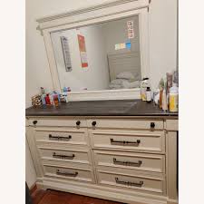 My vanity desk is the perfect accessory for the lucky lady in your life! Bob S Discount Furniture Brooklyn Laurel Dresser Aptdeco