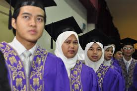 Jumlah itu melibatkan penuntut universiti awam, politeknik, kolej komuniti dan institusi pengajian tinggi swasta. Tahniah Kepada Penerima Sijil Diploma Kolej Komuniti Seranta Kolej Komuniti Kepala Batas