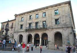 Usc type:public students:25615 faculty:1710 students/faculty ratio:15 : How To Spend 48 Hours In Santiago De Compostela